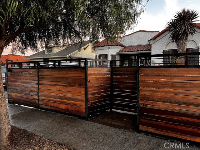 1104  89th Street, Los Angeles, CA 90044, - Beds: 4 - Baths: 2