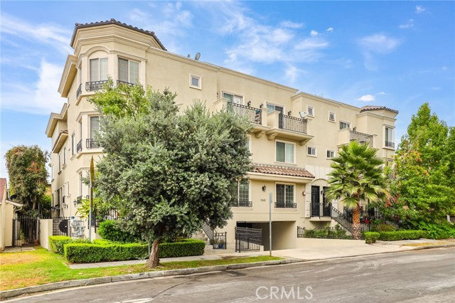 3501  Tilden Ave #8, Los Angeles, CA 90034 - Beds: 3 - Baths: 4