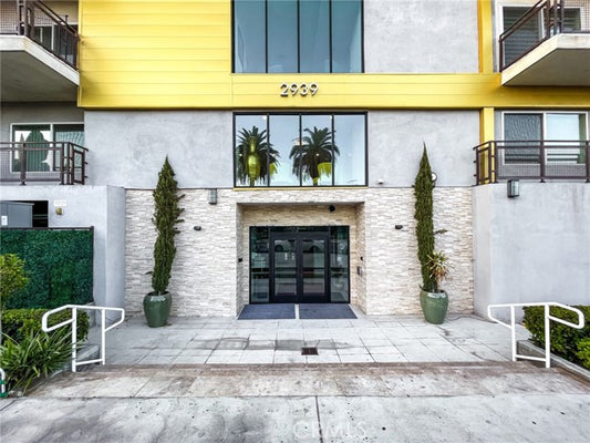 2939  Leeward Ave #419, Los Angeles, CA 90005 - Beds: 1 - Baths: 2