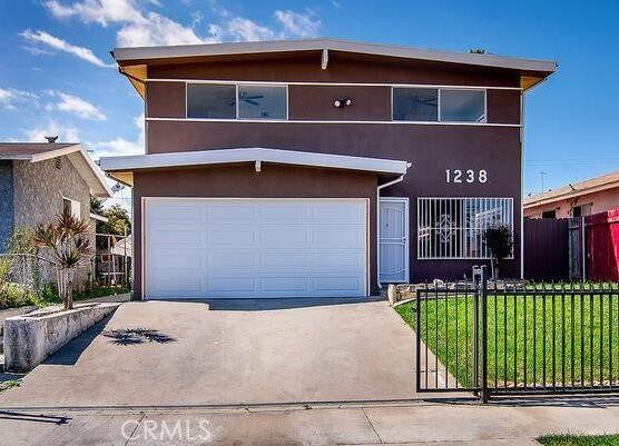 1238  W 87th, Los Angeles, CA 90044 - Beds: 9 - Baths: 6