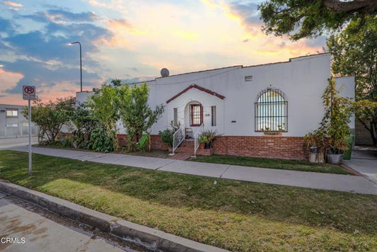 2701  S La Brea Ave, Los Angeles, CA 90016 - Beds: 4 - Baths: 2