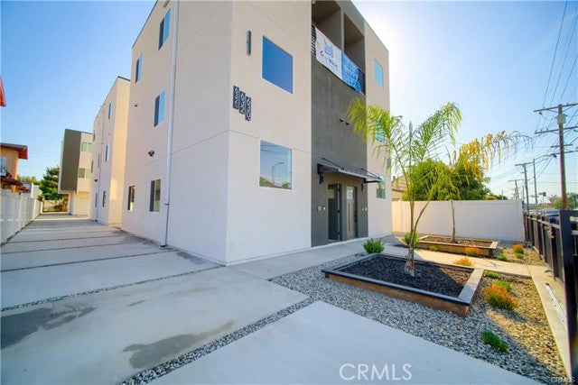 630  E Adams Blvd, Los Angeles, CA 90011 - Beds: 22 - Baths: 20