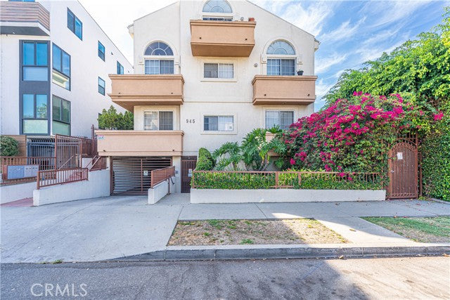 945  N Hudson Ave #104, Los Angeles, CA 90038 - Beds: 2 - Baths: 2