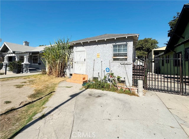 547  W 43rd St, Los Angeles, CA 90037, - Beds: 3 - Baths: 3