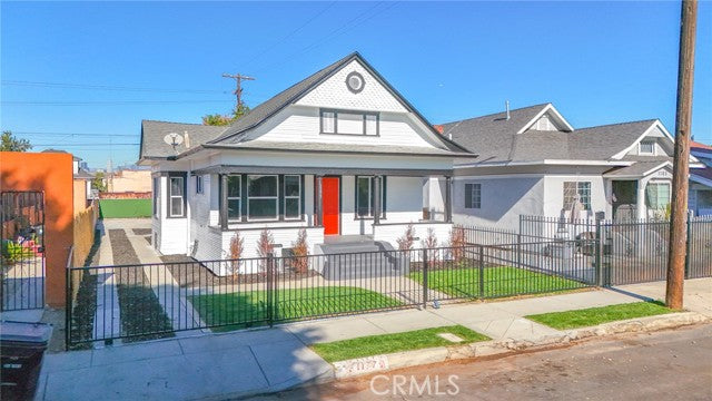 1177  E 54th St, Los Angeles, CA 90011 - Beds: 4 - Baths: 2