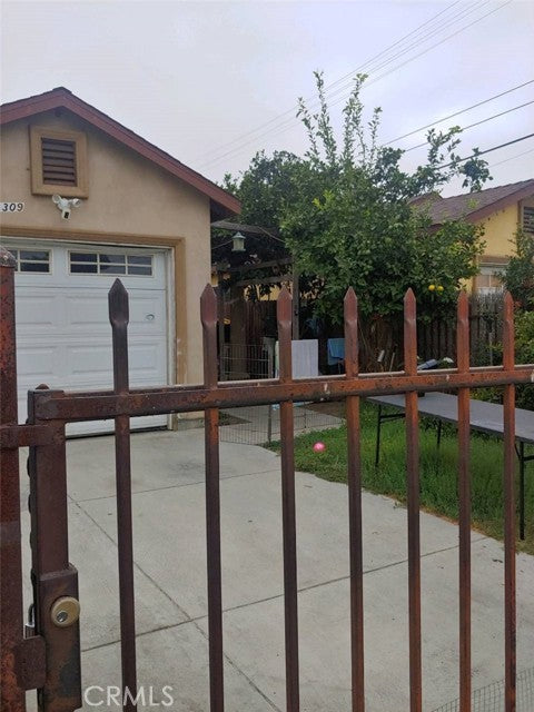 2309  E 108th, Los Angeles, CA 90059, - Beds: 4 - Baths: 2