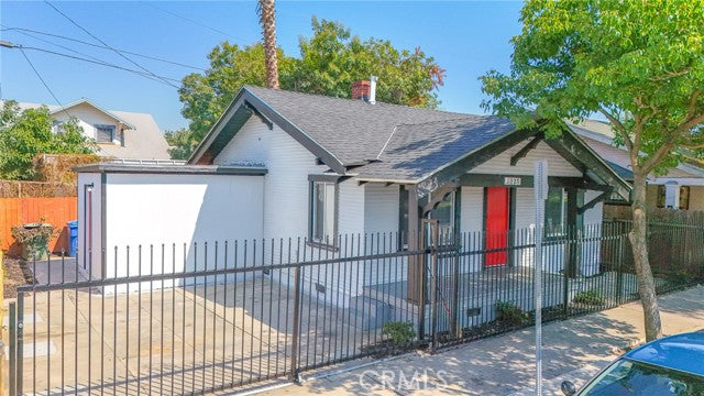 1327  Exposition Blvd, Los Angeles, CA 90018, - Beds: 2 - Baths: 2