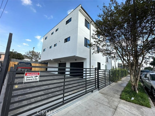 2823  Maple Ave, Los Angeles, CA 90011 - Beds: 17 - Baths: 17