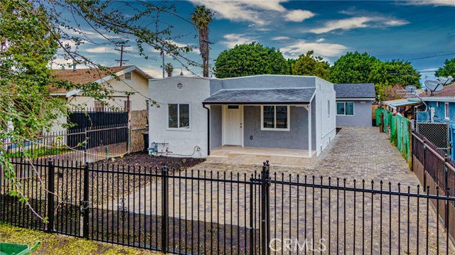 323  E 93rd St, Los Angeles, CA 90003, - Beds: 5 - Baths: 4