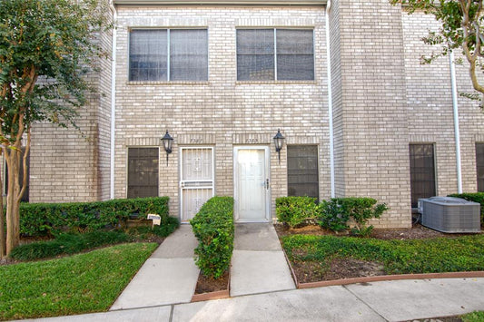 7385 Regency Square Court, Houston TX, 77036 - 2 Beds - 3 Baths - 1,470 sqft