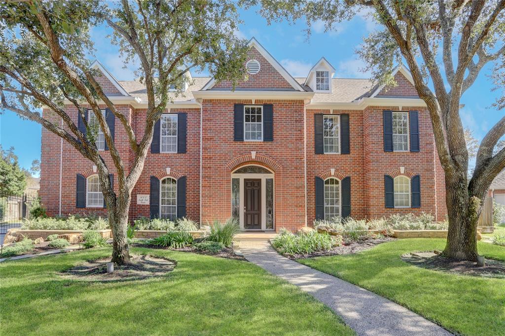 4003 S Oak Circle, Sugar Land TX, 77479 - 5 Beds - 4 Baths - 4,415 sqft