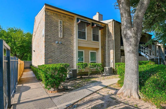 8201 Richmond Avenue # 2, Houston TX, 77063 - 2 Beds - 2 Baths - 984 sqft