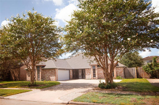 10710 Sandy Shoals Drive, Houston TX, 77071 - 3 Beds - 3 Baths - 2,423 sqft