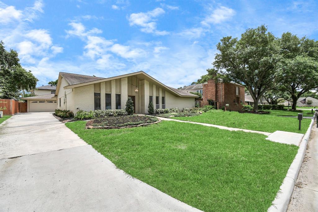 815 Edgewick Court, Sugar Land TX, 77478 - 4 Beds - 3 Baths - 2,593 sqft