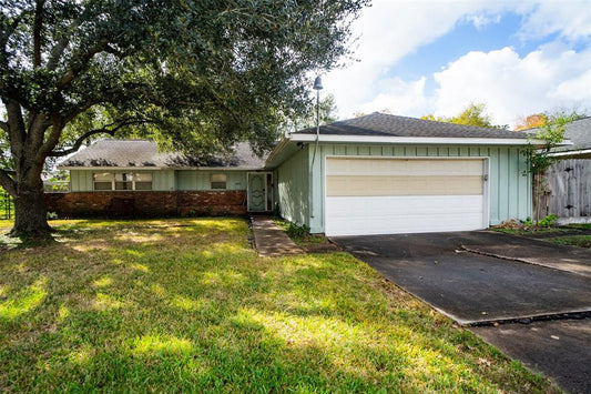 4829 Hummingbird Street, Houston TX, 77035 - 3 Beds - 2 Baths - 1,275 sqft