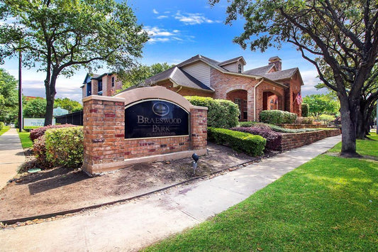 2255 Braeswood Park Drive # 206, Houston TX, 77030 - 1 Bed - 1 Bath - 774 sqft