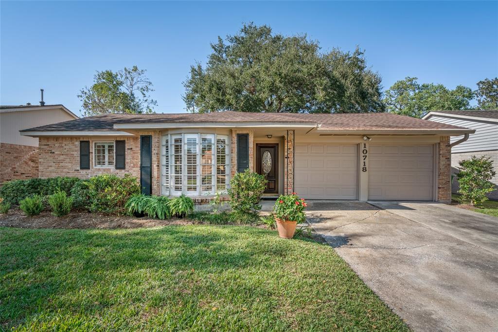 10718 Glenfield Court, Houston TX, 77096 - 3 Beds - 2 Baths - 1,983 sqft