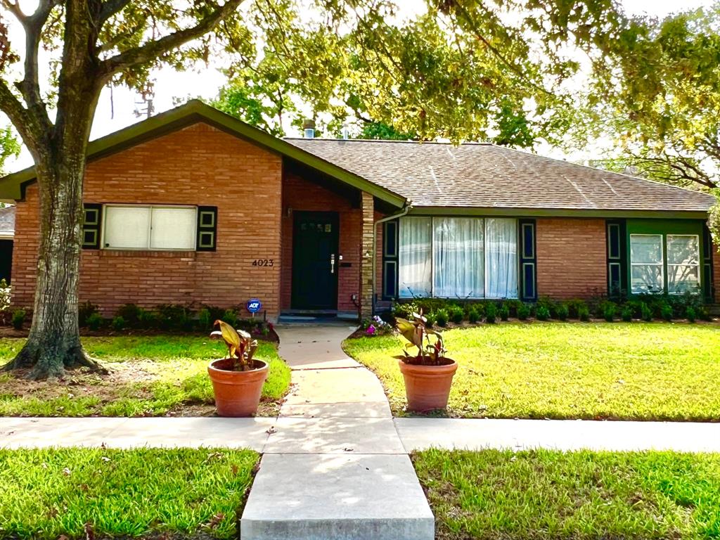 4023 Mischire Drive, Houston TX, 77025 - 3 Beds - 2 Baths - 2,569 sqft