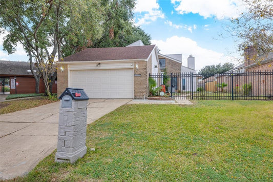 9610 Tarragon Lane, Houston TX, 77036 - 4 Beds - 3 Baths - 2,704 sqft