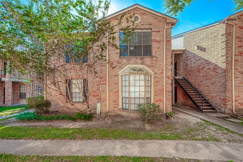 2255 Braeswood Park Drive # 300, Houston TX, 77030 - 1 Bed - 1 Bath - 774 sqft