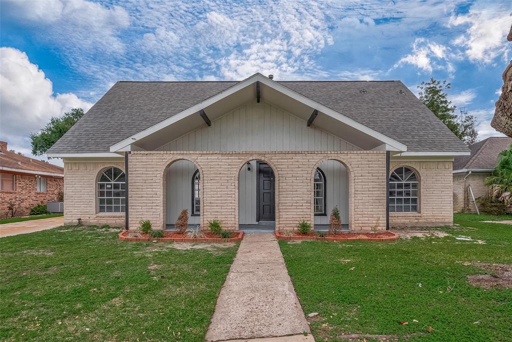 3111 Mission Valley Drive, Missouri City TX, 77459 - 4 Beds - 4 Baths - 2,211 sqft