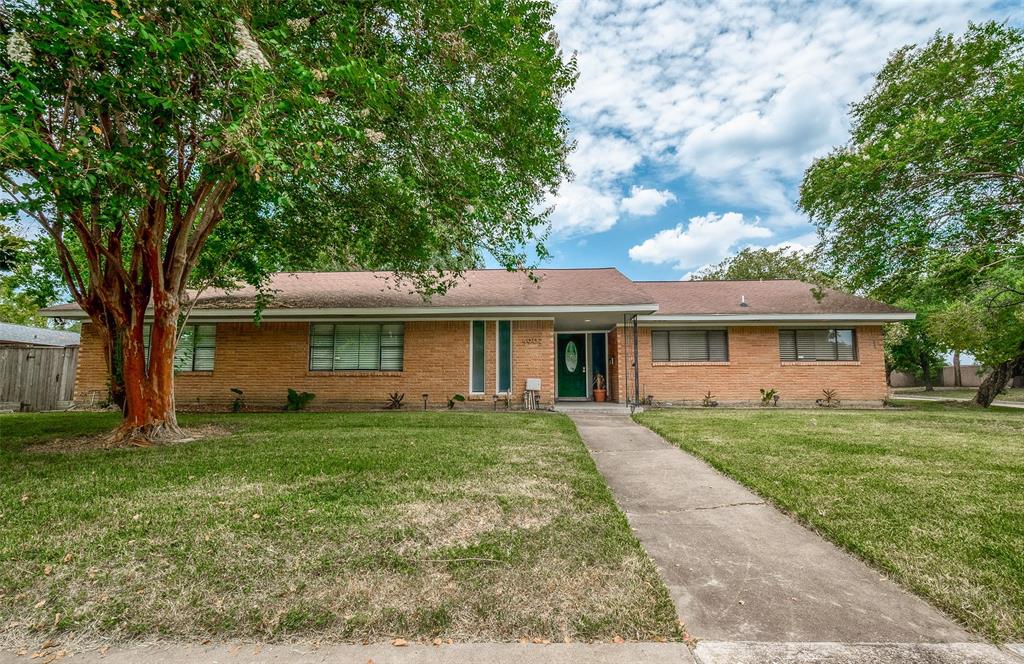 4902 Wigton Drive, Houston TX, 77096 - 3 Beds - 2 Baths - 2,450 sqft