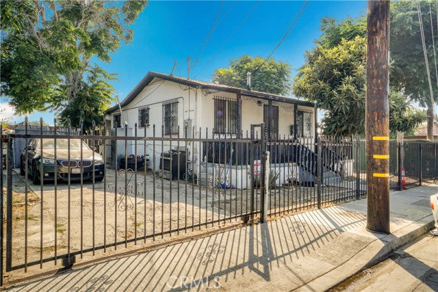 7408  Elsie St, Los Angeles, CA 90001, - Beds: 2 - Baths: 2