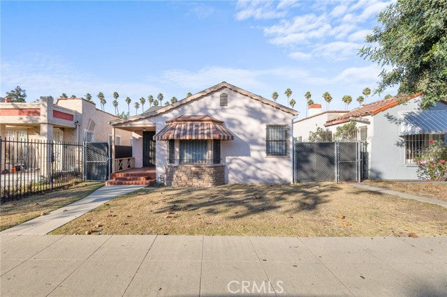 1117  W 57th St, Los Angeles, CA 90037 - Beds: 2 - Baths: 1