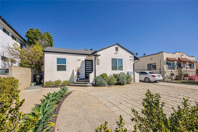 2008  Vineyard Ave, Los Angeles, CA 90016, - Beds: 7 - Baths: 5