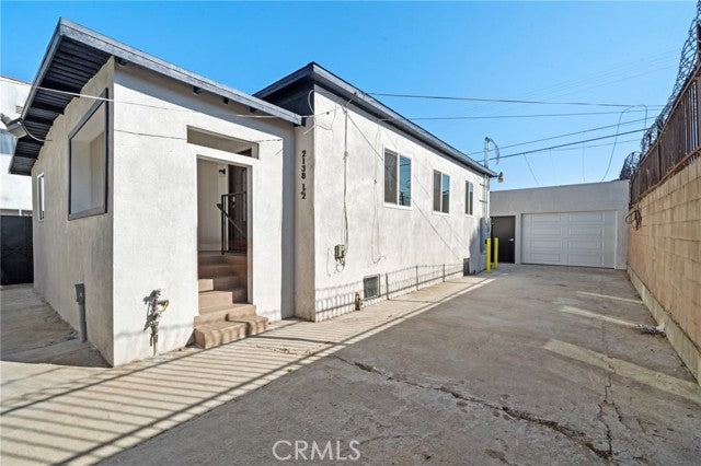 2138 1/2 W Florence Ave, Los Angeles, CA 90047, - Beds: 3 - Baths: 2