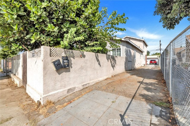 1625  E 53rd St, Los Angeles, CA 90011, - Beds: 3 - Baths: 2