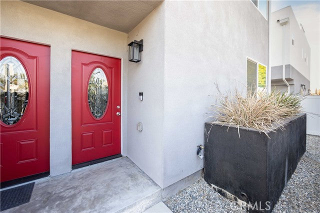 6919  S Menlo Ave, Los Angeles, CA 90044 - Beds: 4 - Baths: 5