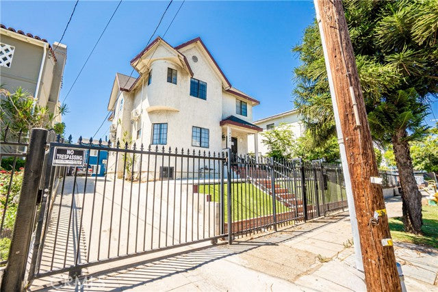 1035  S Catalina St, Los Angeles, CA 90006 - Beds: 16 - Baths: 17