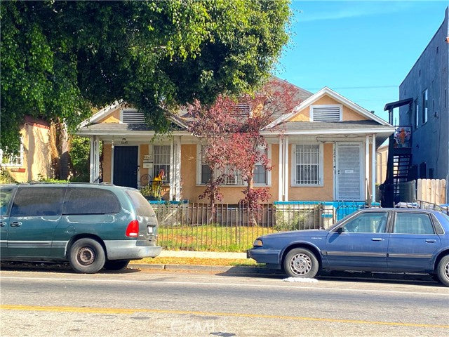 1241  E Adams Blvd, Los Angeles, CA 90011, - Beds: 2 - Baths: 2