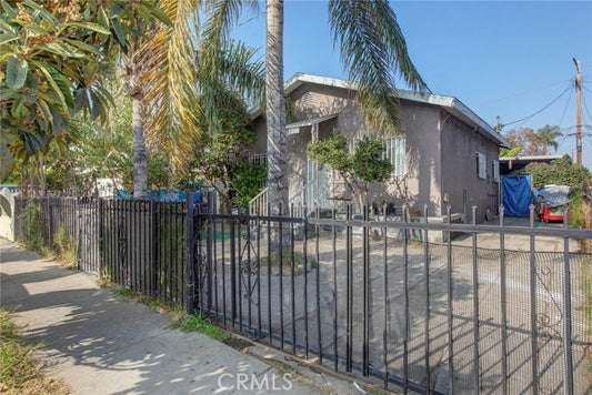 331  W 92nd St, Los Angeles, CA 90003 - Beds: 3 - Baths: 3