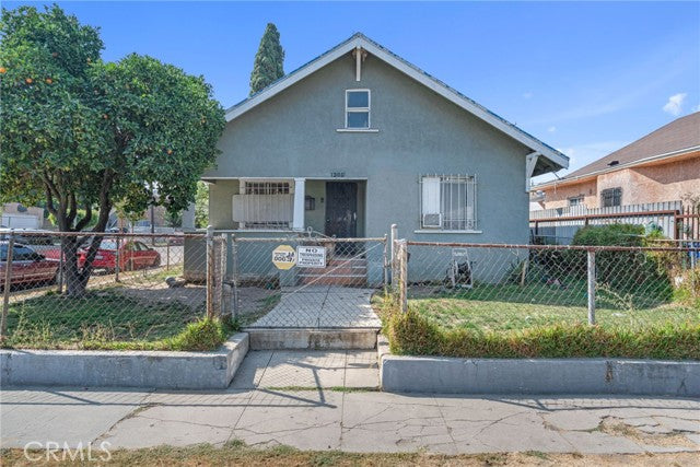 1386  E 55th St, Los Angeles, CA 90011, - Beds: 6 - Baths: 4